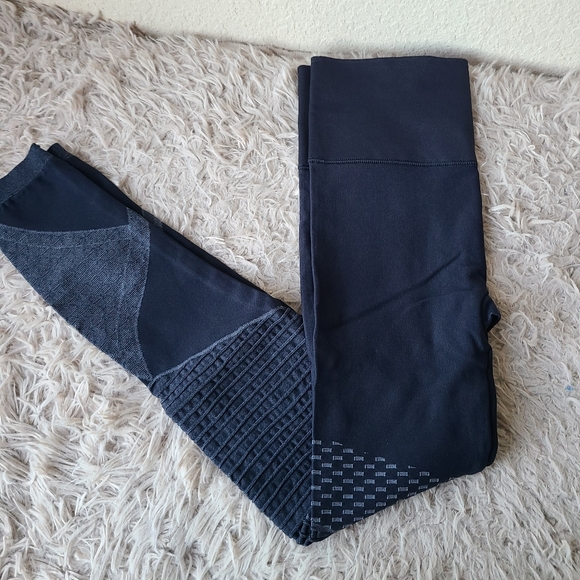 Spanx Look At Me Now Seamless Moto Leggings in Blue Women's Size Small - Picture 2 of 10